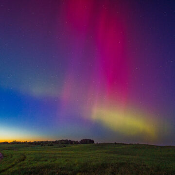 Aurora borealis is a natural light show in the sky resembling a rainbow Podcast: Κοσμικές Πτυχές στη Βιοδυναμική Γεωργία – Dennis Klocek & Eduardo Rincón